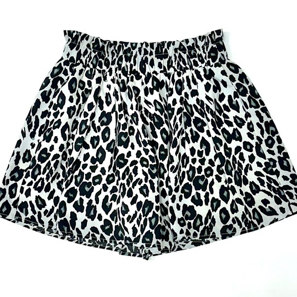Umgee Shorts/skirt Skort Women's Black White‎ Grey Leopard print size Med - Picture 1 of 8